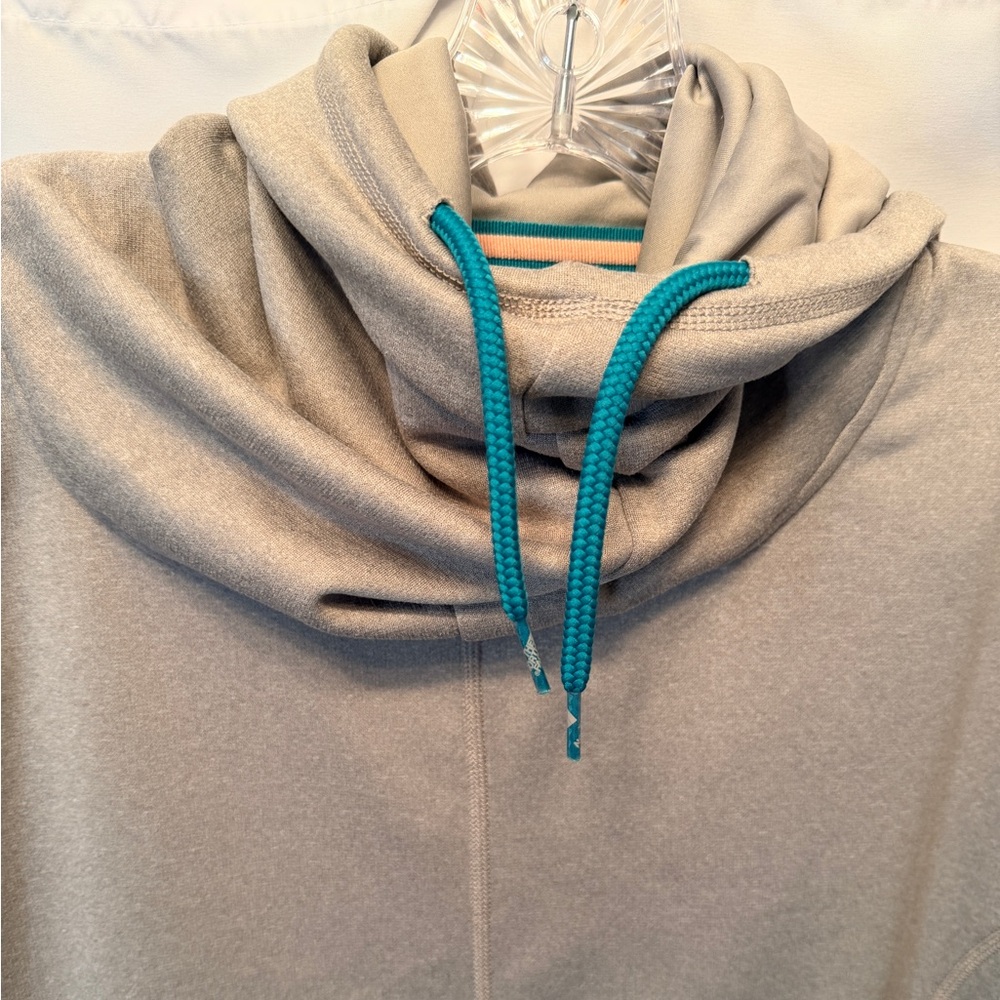 The North Face Women's Medium Lanna Pullover Funnel Neck‎ Gray Silver Cowl Neck - Picture 2 of 11